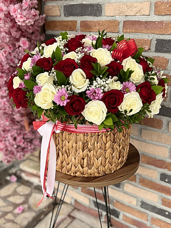 Antalya Lara Flower Order - RED AND WHITE ROSE BASKET