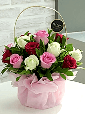  Antalya Lara Çiçek Gönder - Sepet Dolusu Renkli Güller